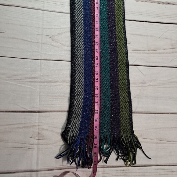 Scarf with Metallic Thread - Picture 9 of 11